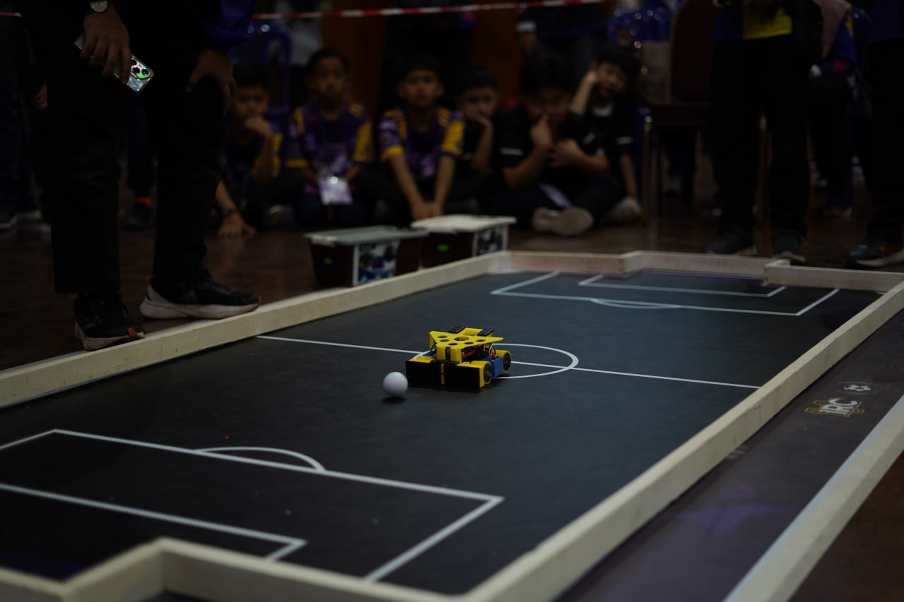A match in progress at the IIUM Robotic Competition